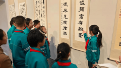 <b>师生缘·家乡行——欧阳中石师生诗书做品展正在</b>